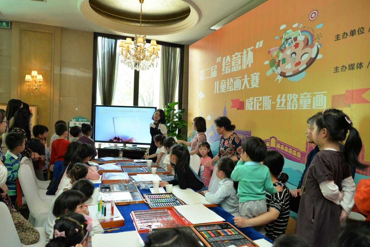 美育平面设计：视觉艺术的无限魅力之旅