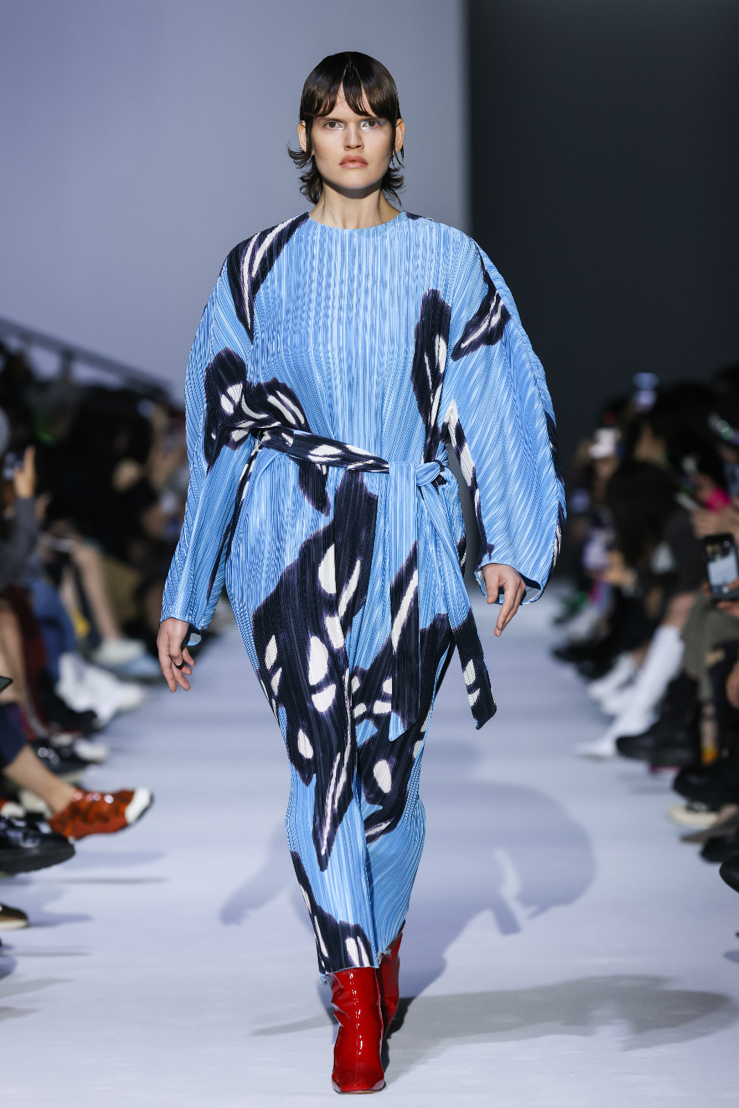 黄色系服装平面设计：色彩的魅力与创意演绎
