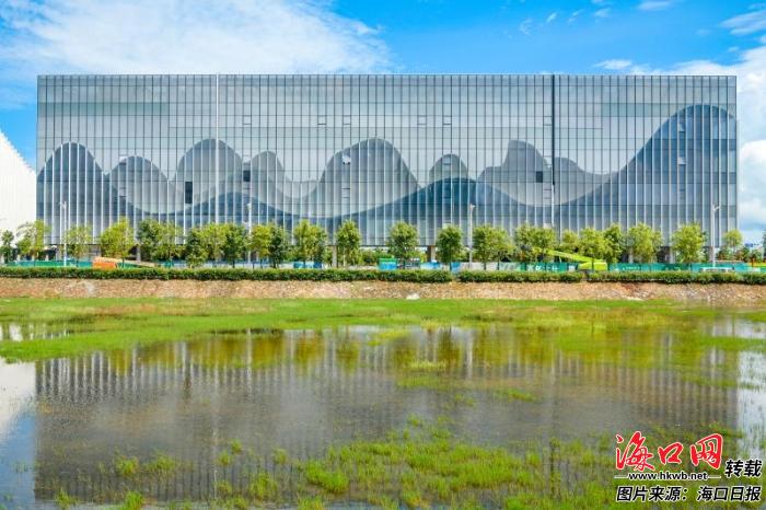 江岸公园：绿色画卷中的现代诗篇