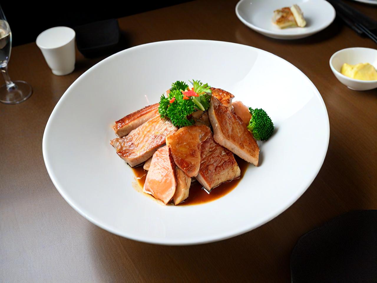 厘贡餐厅：一场视觉与味蕾的盛宴